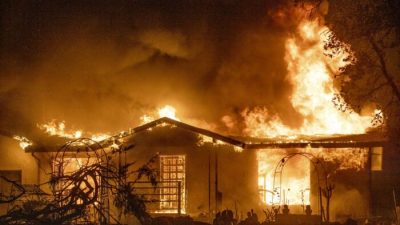 Под Екатеринбургом сгорели 2 склада с порохом, пострадал спасатель