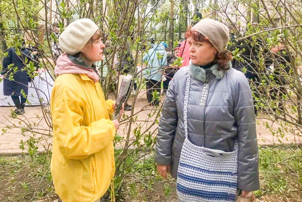 Последователи Фалуньгун Ангарска приняли участие в праздновании Дня города