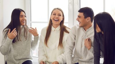 Почему интроверты должны вести себя как экстраверты