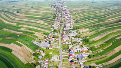 В Польше есть необычная деревня всего с одной, но 10-километровой улицей