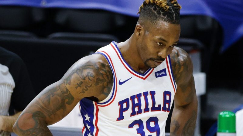 Дуайт Ховард № 39 из «Филадельфии 76ерс» реагирует на фол во время второй четверти против «Хьюстон Рокетс» в Wells Fargo Center в Филадельфии, штат Пенсильвания, 17 февраля 2021 года. (Tim Nwachukwu/Getty Images)
 | Epoch Times Россия