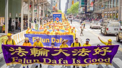Участники парада в Нью-Йорке чествовали Фалуньгун и осудили репрессии в Китае