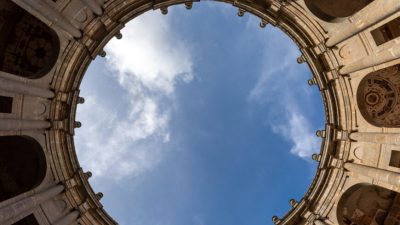 Врач на грани смерти впал в кому, «увидел небеса» и выздоровел за два месяца