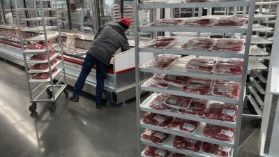 Финансовые трудности в США растут, поскольку высокая стоимость жизни ущемляет потребности людей