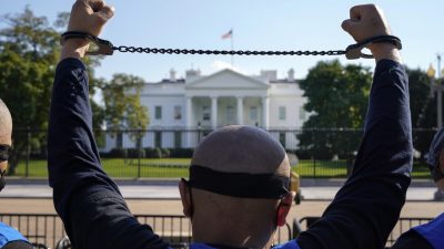 Законодатели США предлагают предоставлять приоритетный статус беженца уйгурам