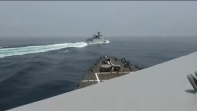 США опубликовали видео, как китайский корабль подрезает американский эсминец в Тайваньском проливе