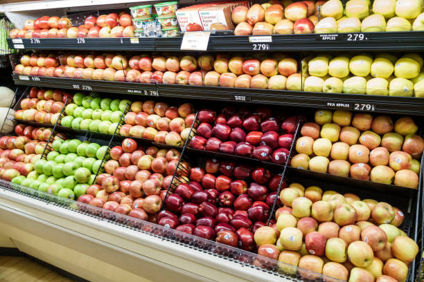 В ГМО-яблоки был введён синтетический ген. Они никогда не портятся, хранятся весь год и в разрезе не темнеют. (Jeffrey Greenberg/Education Images/Universal Images Group via Getty Images) | Epoch Times Россия