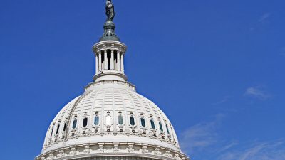 Государственный долг США достиг рекордного уровня в $32 трлн