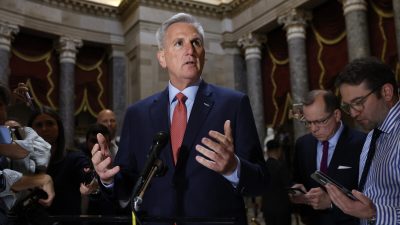 Дефолт по долгу США может помочь Китаю свергнуть доллар