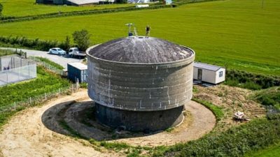 Мужчина выкупил заброшенную водонапорную башню и превратил её в роскошный дом