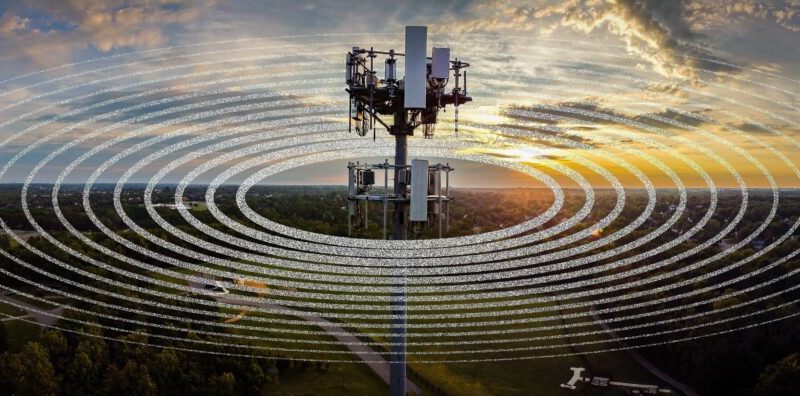 Почему учёные обеспокоены 5G? (Ivelin Denev/ Shutterstock) | Epoch Times Россия