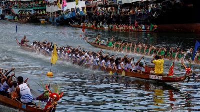 Международные гонки лодок-драконов в Гонконге возвращаются после 4-летнего перерыва
