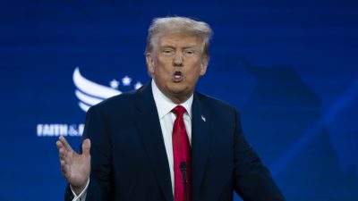 Трамп обещает подписать законопроект, запрещающий «нанесение увечий детям во всех 50 штатах»