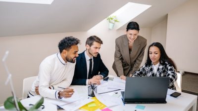 Работать в мужском коллективе мечтают 16% россиянок