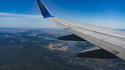 SSJ-100 с отказавшим автопилотом экстренно сел в Шереметьево