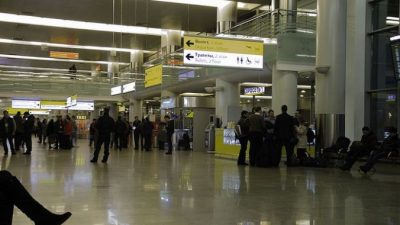 Второй день в аэропортах Москвы задерживают или отменяют рейсы
