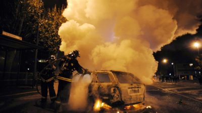 Беспорядки во Франции: сожжено 1300 машин и 234 строения