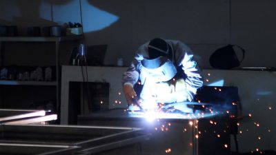 Промышленная прибыль Китая падает, усугубляя экономический упадок