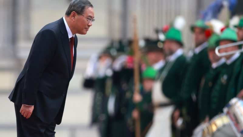 Китайский премьер Ли Цян прибыл в Мюнхенскую резиденцию 20 июня 2023 года в Мюнхене, Германия. (Johannes Simon/Getty Images)
 | Epoch Times Россия