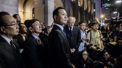 Полиция Гонконга выдала ордера на арест 8 зарубежных демократических активистов