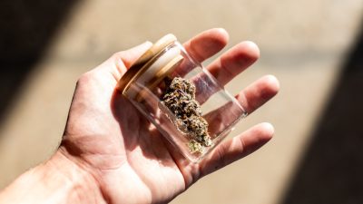 Число случаев отравления каннабисом выросло в 3 раза после его легализации