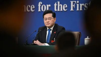 Исчезновение бывшего министра иностранных дел Китая привлекает внимание к политическим фракциям компартии