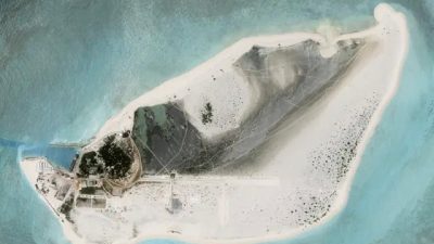 Китай, похоже, строит взлётно-посадочную полосу на спорном острове в Южно-Китайском море