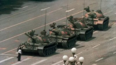 Звезда Бродвея во время гастролей в Китае внезапно отказался от участия в американском мюзикле о бойне на Тяньаньмэнь