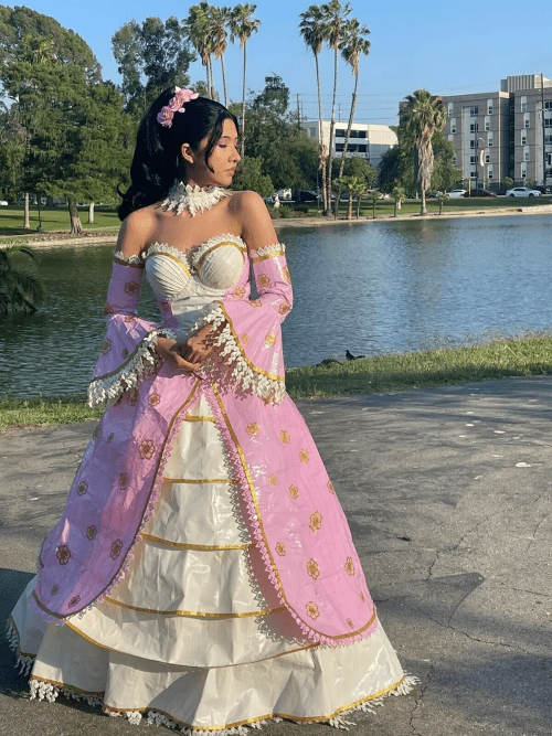 Выпускница школы выиграла $10 тыс. за своё невероятное платье