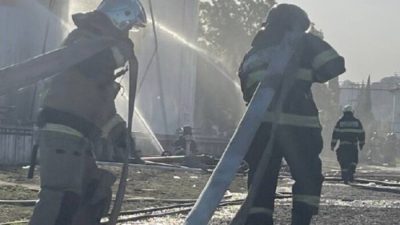 В Сочи после взрыва  загорелась цистерна с дизелем вблизи аэропорта (видео)