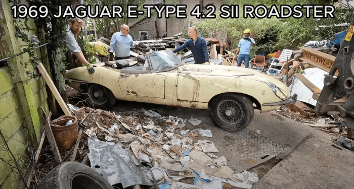 Автомобиль Jaguar E-Type 1969 г. выпуска из сарая, где Дэвид Браун хранил свою коллекцию. (Предоставлено (Courtesy of Anglia Car Auctions)
