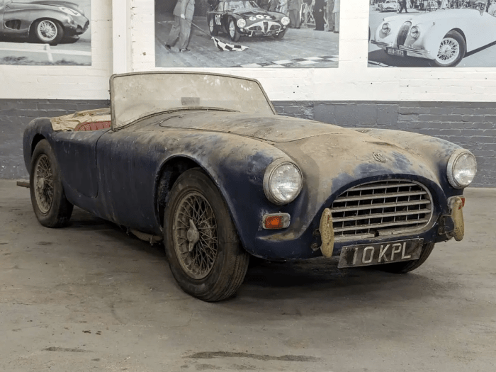 Частично отреставрированный AC ACE 1959 г. готов к продаже на аукционе. (Courtesy of Anglia Car Auctions)