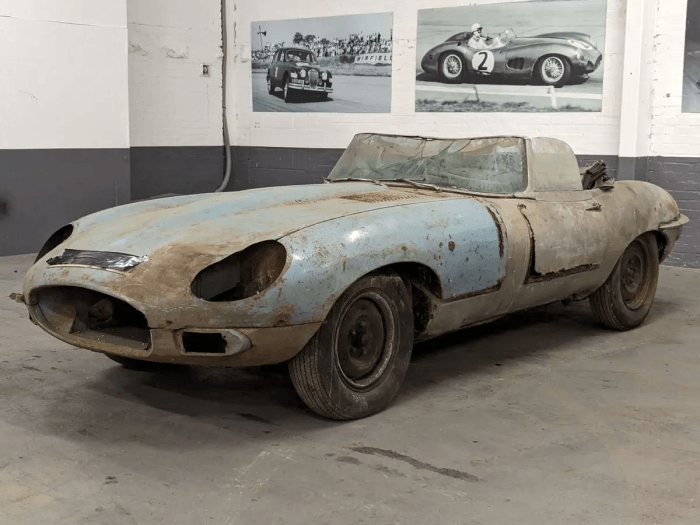 Частично отреставрированный Jaguar E-type 4.2 Roadster SII 1969 г. готов к продаже на аукционе. (Courtesy of Anglia Car Auctions)