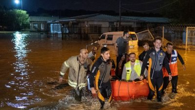 Сильные наводнения в Болгарии, Турции и Греции привели к жертвам, десятки пропали без вести (видео)