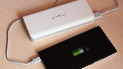 Пауэрбанк взорвался в рюкзаке у школьницы в Санкт-Петербурге (видео)