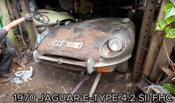 Jaguar E-Type 1970 года выпуска из заброшенного сарая. (Courtesy of Anglia Car Auctions)