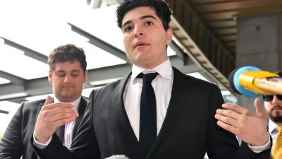 Студент-активист борется со штрафами после акции протеста у консульства Китая