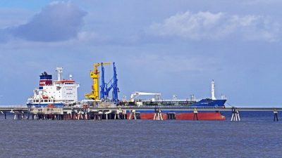 Казахстан закупает танкеры для экспорта нефти в обход России