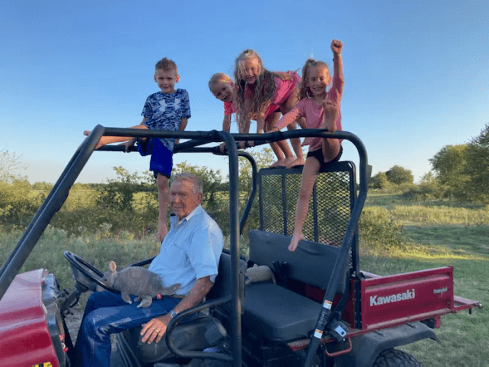 Три поколения семьи живут по соседству и видят в этом большие преимущества