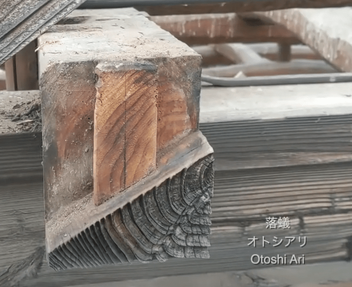 Пример другого вида японского столярного искусства, называемого otoshi ari. (Courtesy of Dylan Iwanuki) Высочайшее мастерство старых японских плотников