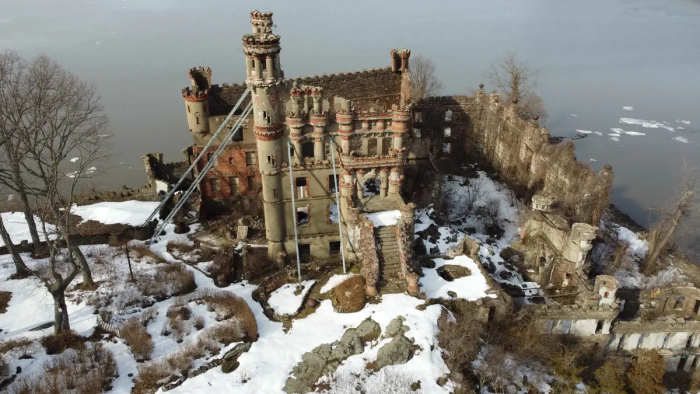 Руины призрачного замка Баннерман на необитаемом острове