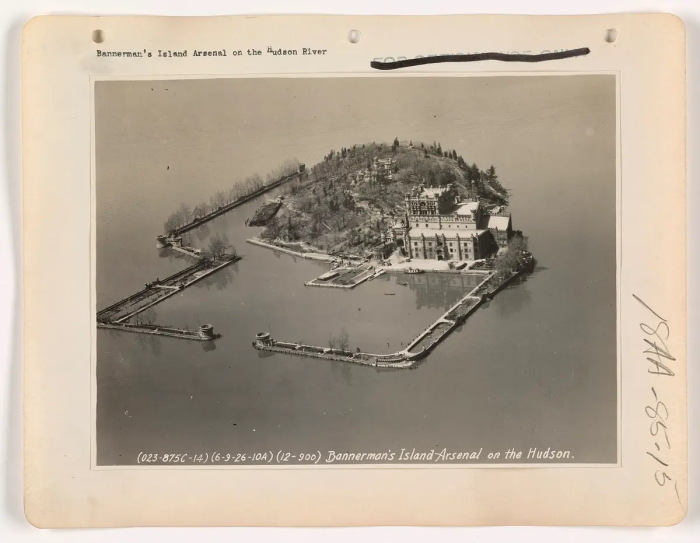 Руины призрачного замка Баннерман на необитаемом острове