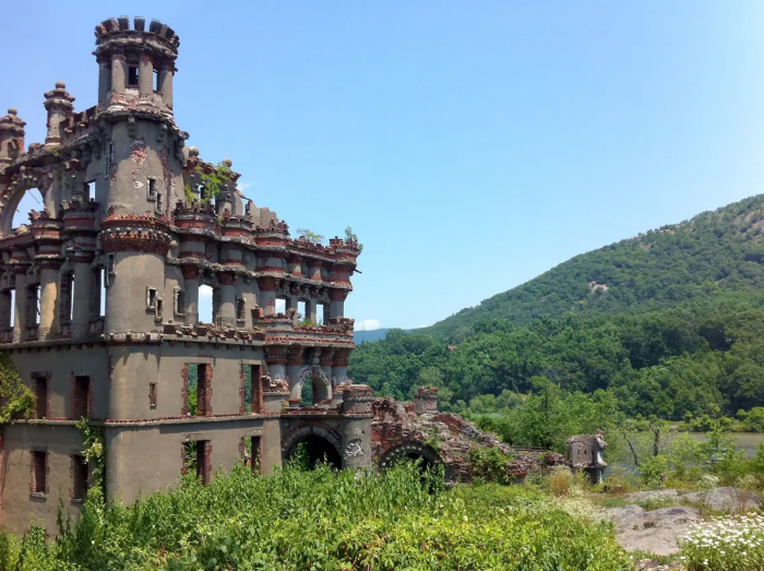 Руины призрачного замка Баннерман на необитаемом острове