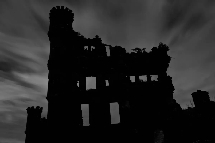 Руины призрачного замка Баннерман на необитаемом острове