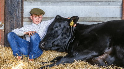 Этому ребёнку всего 11 лет, у него диагноз аутизм. Но он уже успешный фермер