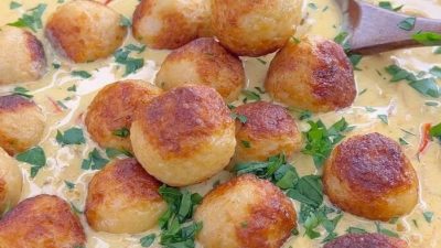 Фрикадельки в сметанном соусе  на ужин