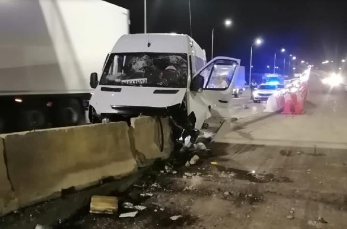 Маршрутка врезалась в бетонное ограждение на Кубани, есть пострадавшие Фото: t.me/mvd_23
| Epoch Times Россия