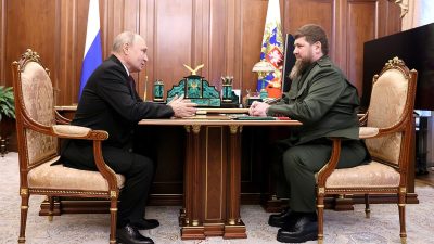 Глава Чечни вручил Путину орден Кадырова через 16 лет после его присвоения