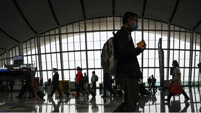 Около 1000 граждан Таджикистана удерживают в аэропортах Москвы Фото: Jade Gao/AFP via Getty Images | Epoch Times Россия