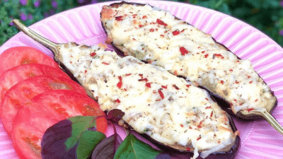 Запечённые баклажаны с необычной начинкой